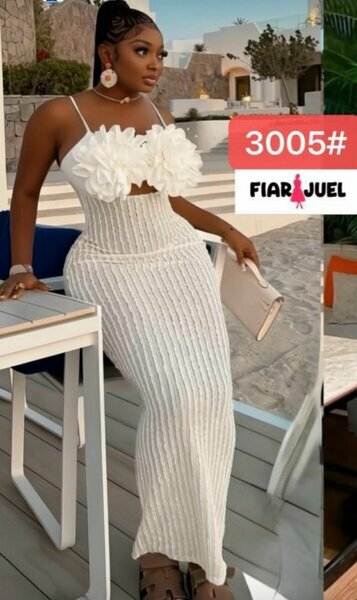 Robe longue blanche à fleurs 3D