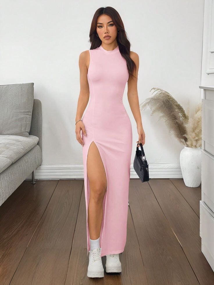 Robe moulante rose fendue