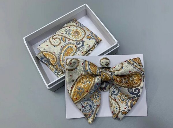  Men's bow tie with a beautiful print