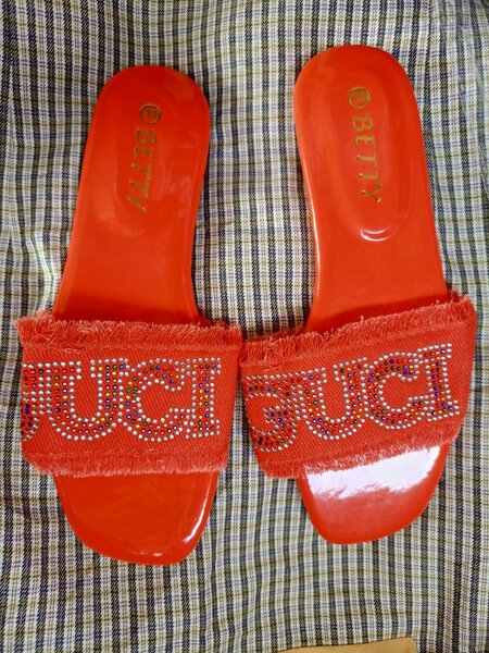 Gucci me slippers