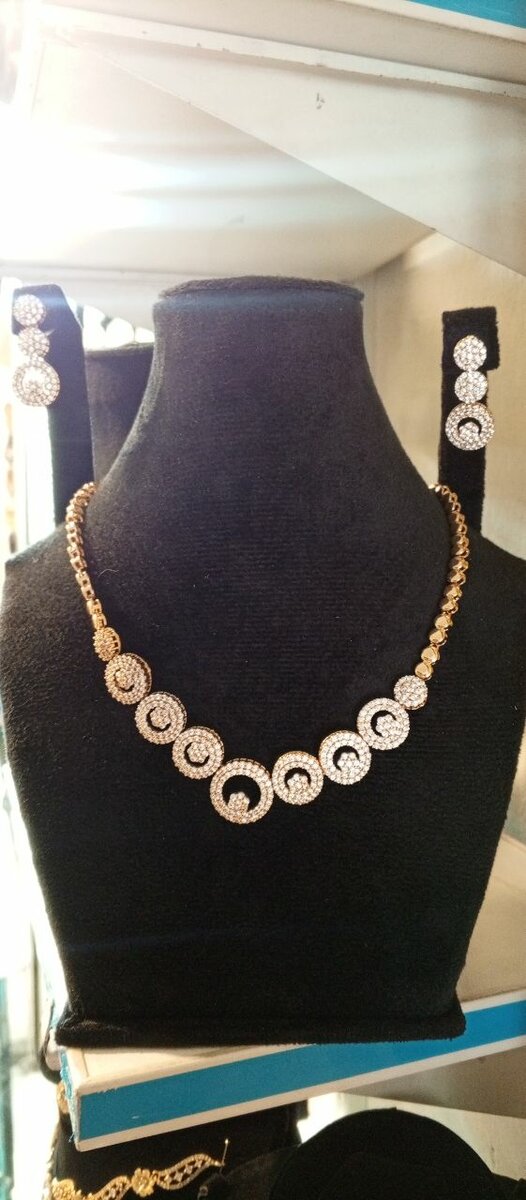Ladies necklace