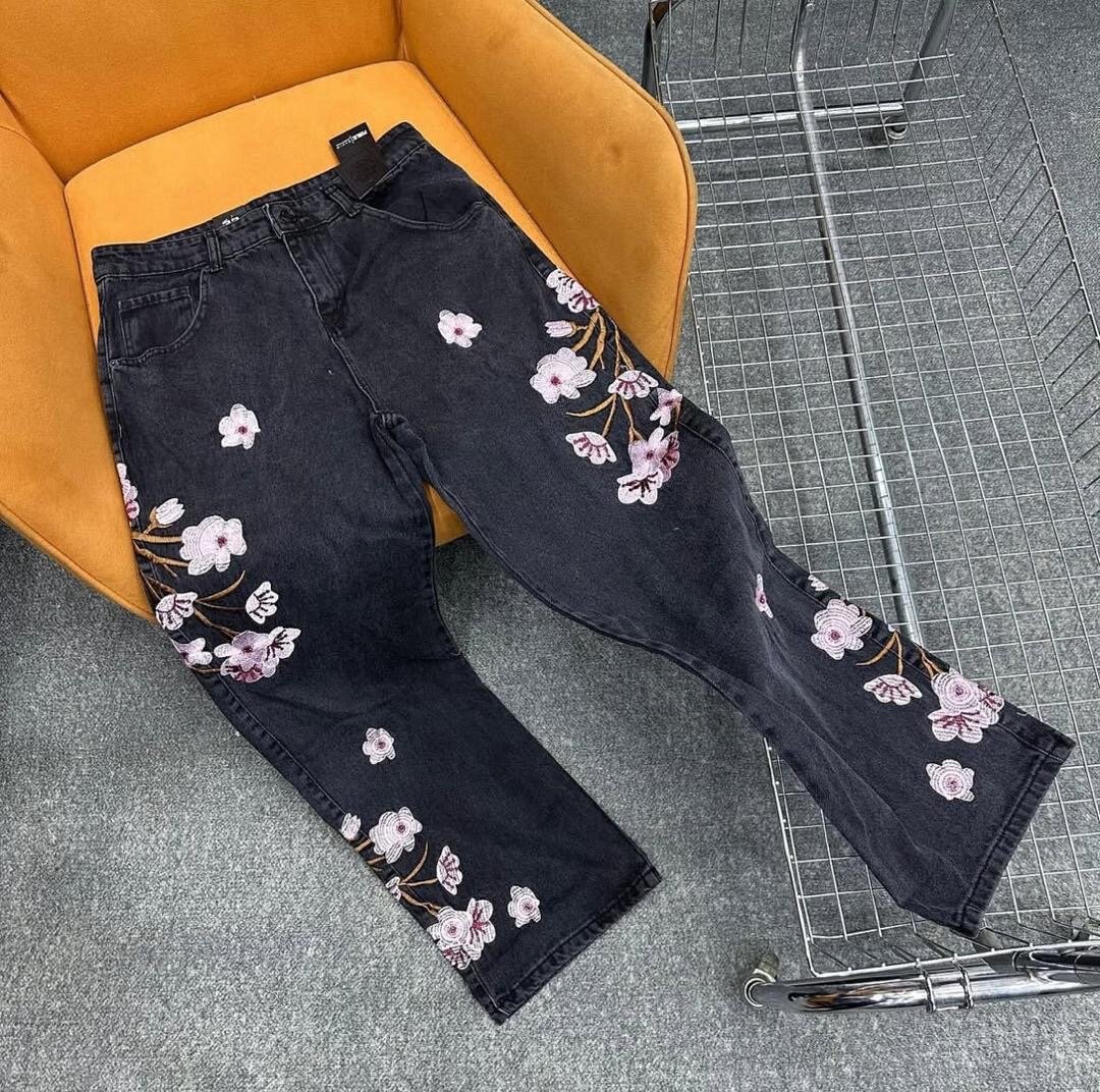 Jean noir à motif floral