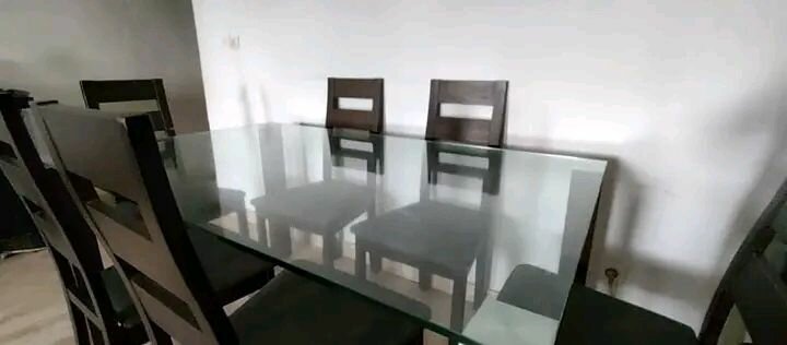 Table de salle à manger en verre