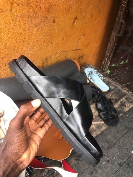 Sandales en cuir noir homme