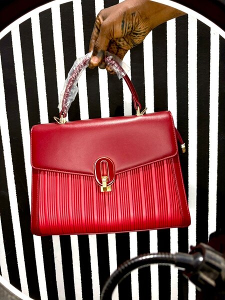 Sac à main élégant rouge