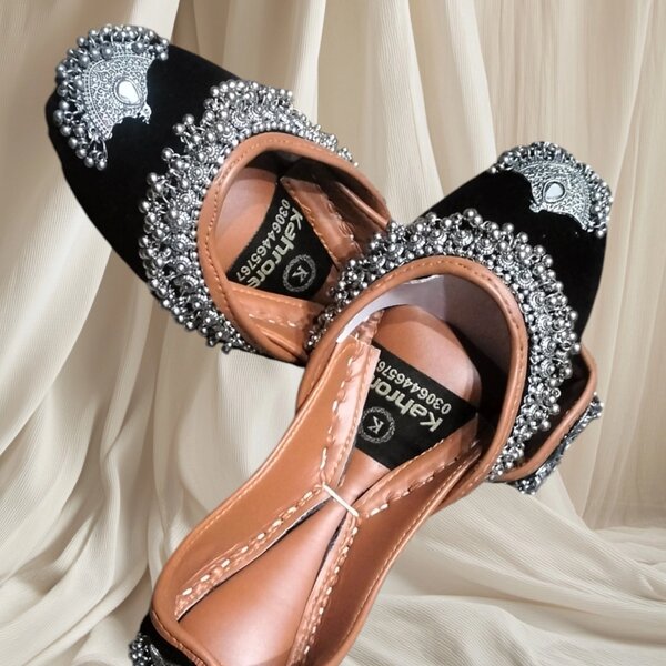 Rajitani metal bridal khussa