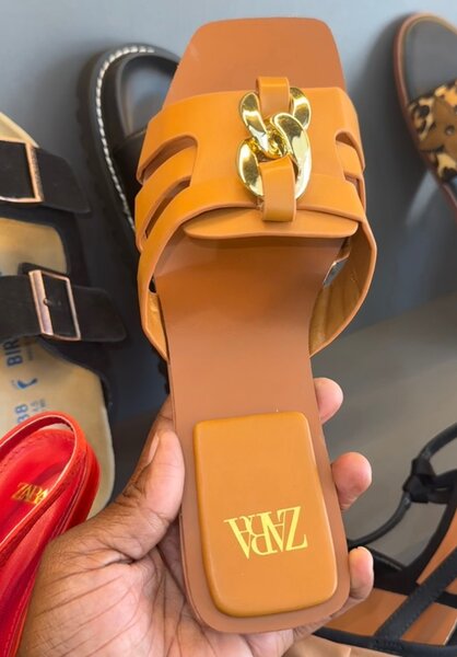 REDUCED TO CLEAR Zara Slippers