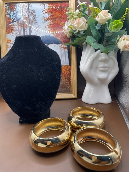 Bracelets dorés élégants