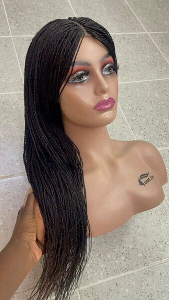 Perruque tressée longue