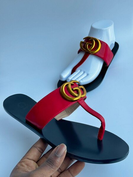Gucci slippers