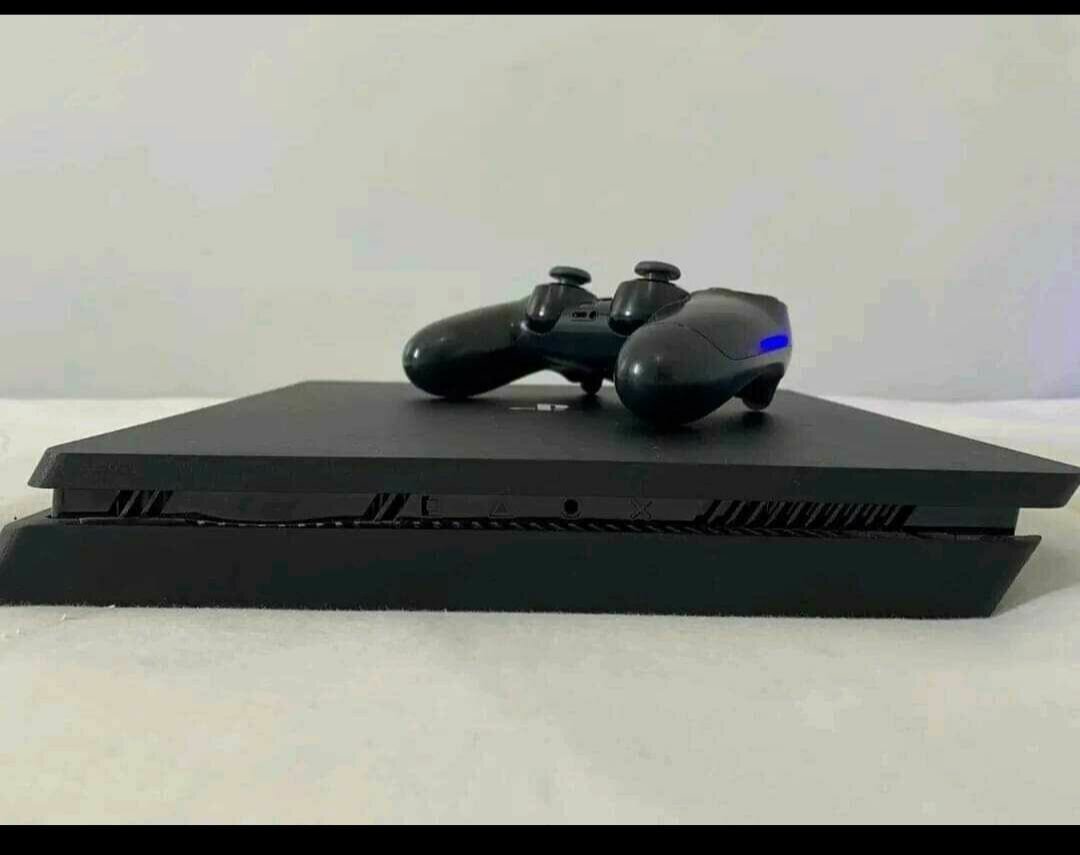Console PS4 Slim et Manette