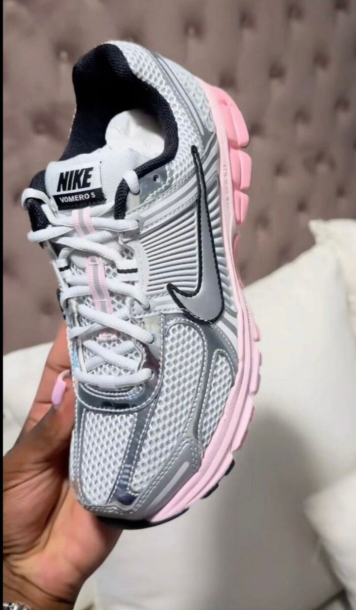 Nike Vomero 5 Sneakers