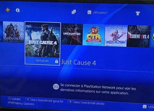 PlayStation 4 slim craquée