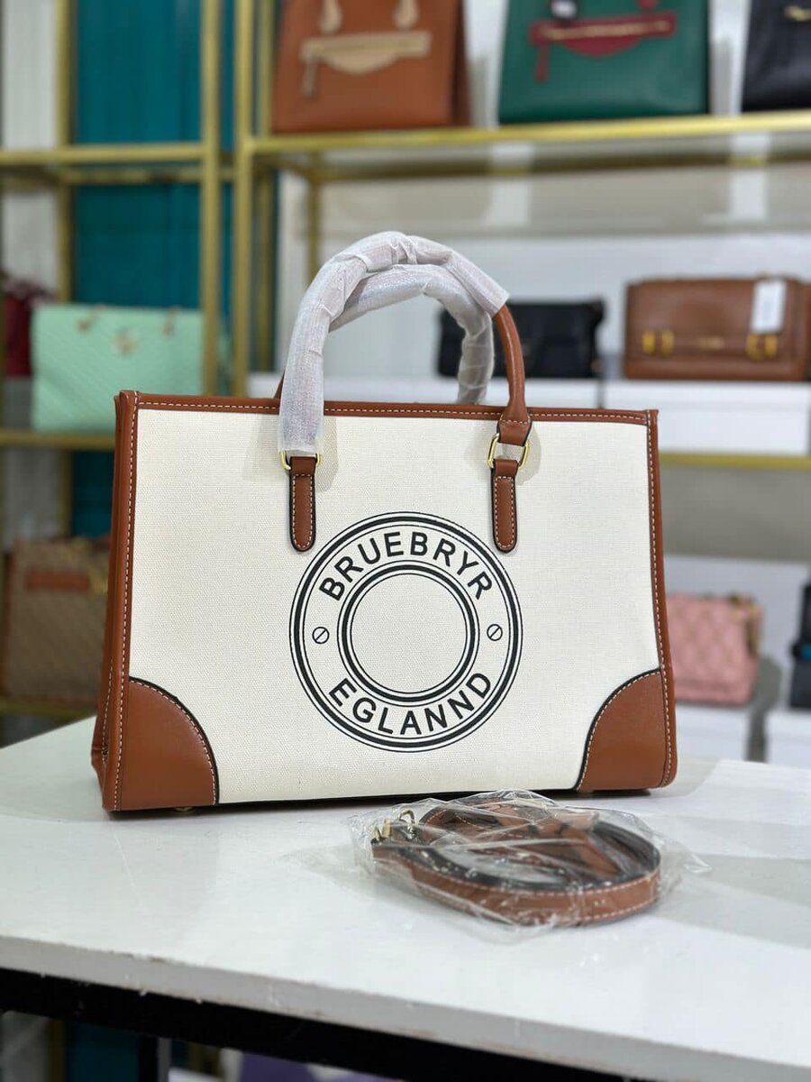 sac BRUEBRYR vendu avec le coffret 