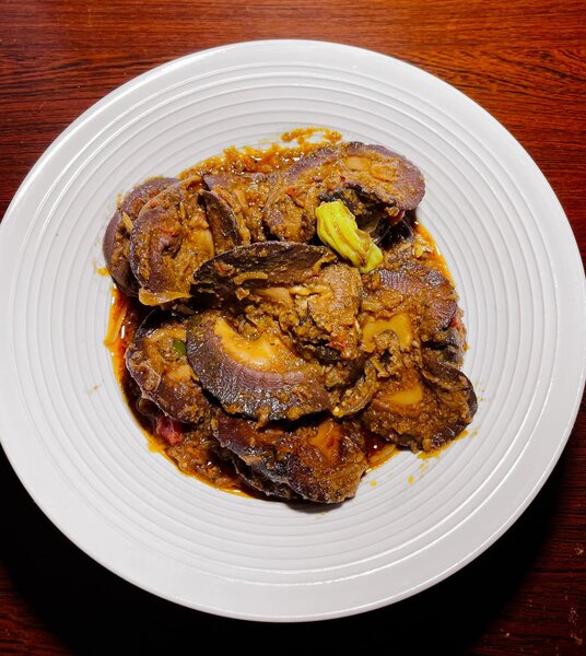 Escargot Sauté / Attiéké