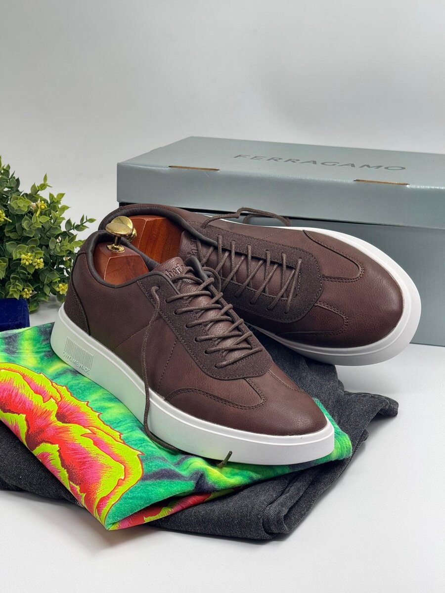 TIMBERLAND COFFEE AND WHITE