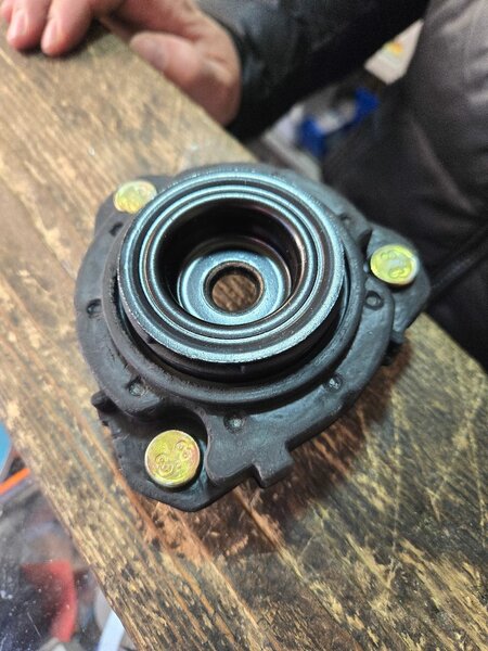 Опора амортизатора