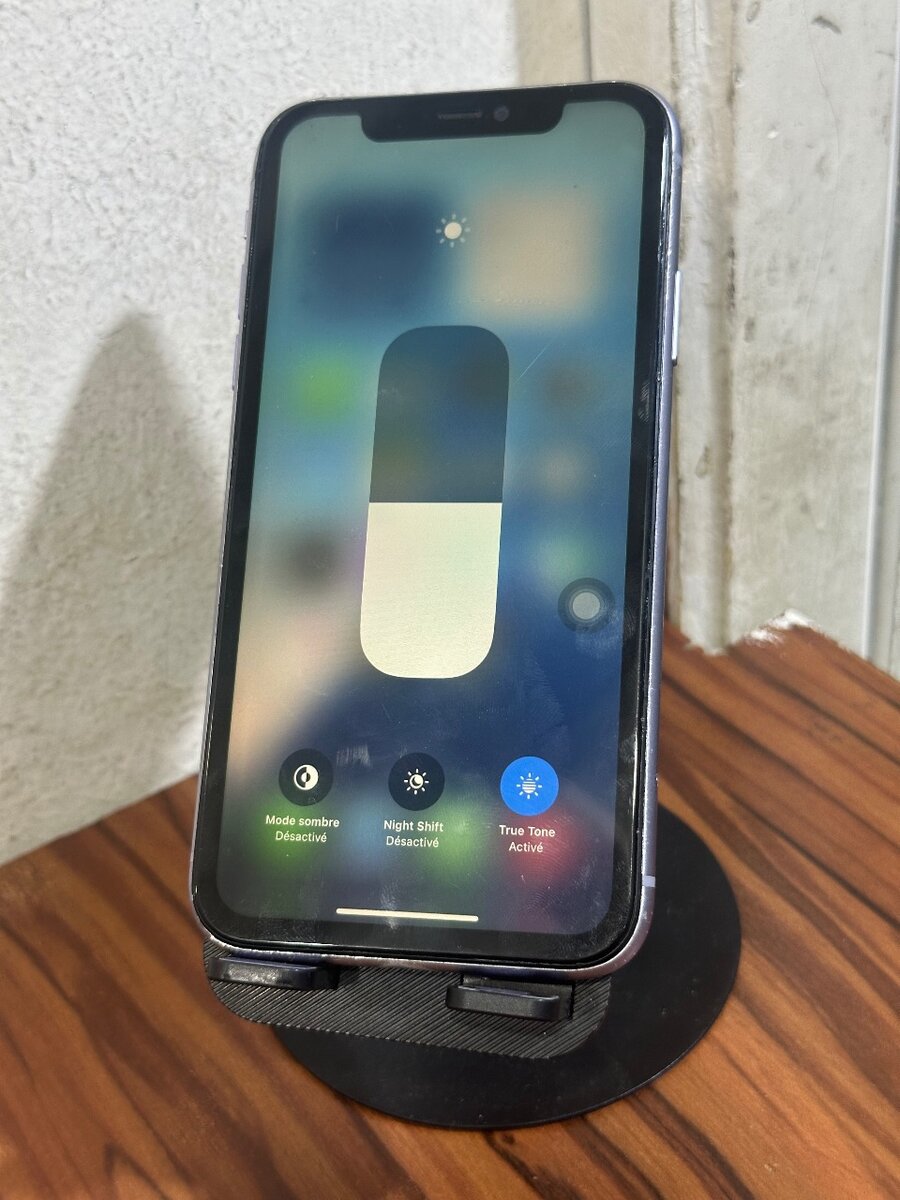 iPhone 11 64gb ( vendu avec reçu )