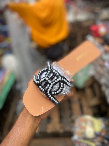 Chaussons élégants strassés