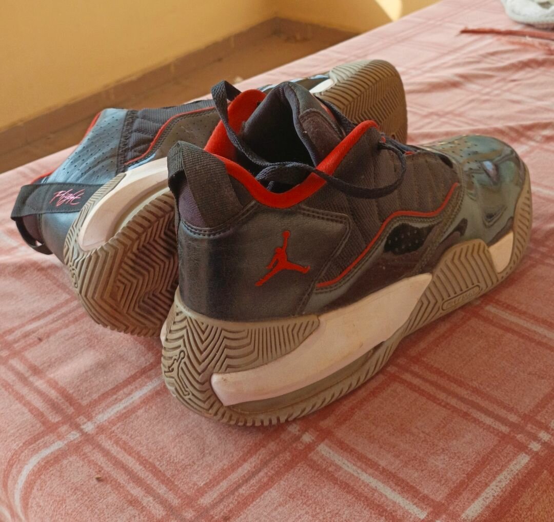 Basket Jordan flying