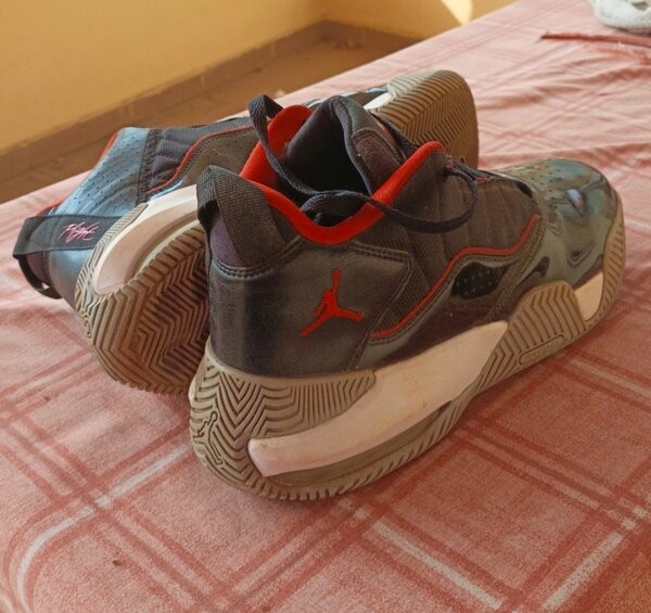 Basket Jordan flying