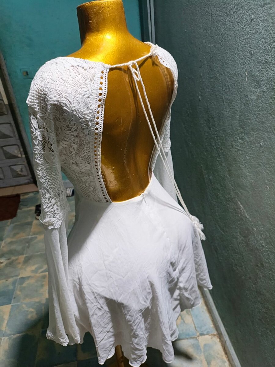 Robe de soirée en dentelle blanche