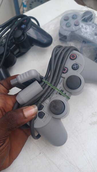 Manette de jeu filaire PS2