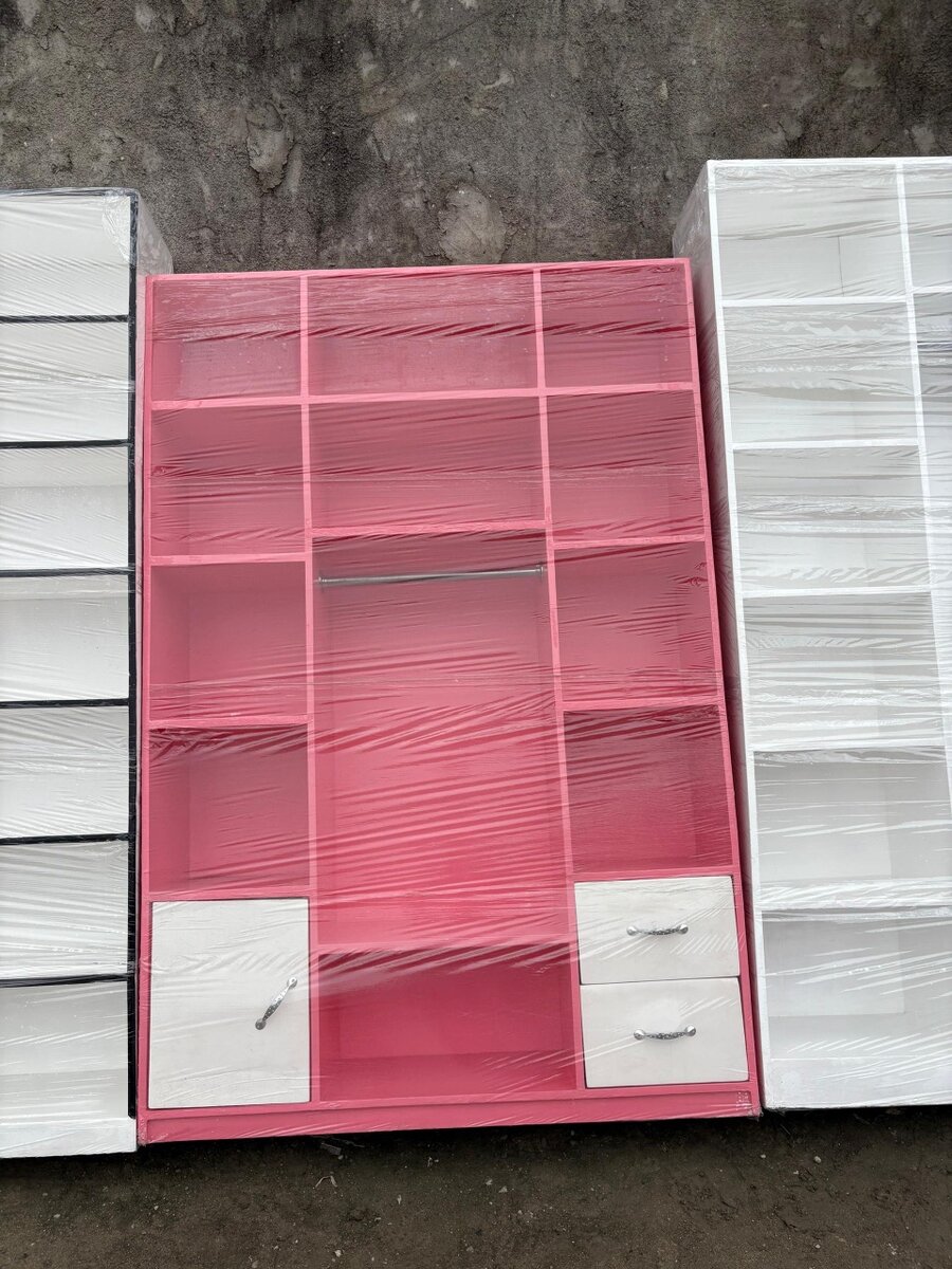 Armoire Moderne avec Étagères