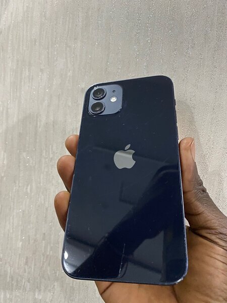 iPhone 12 simple parfaitement