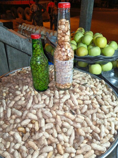 Cacahuètes fraîches en bouteille