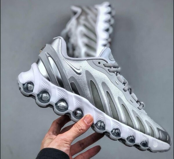 Baskets de running argentées