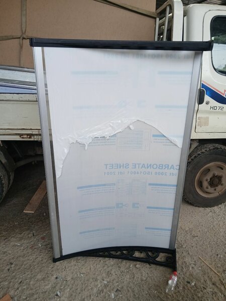 Auvent de porte élégant