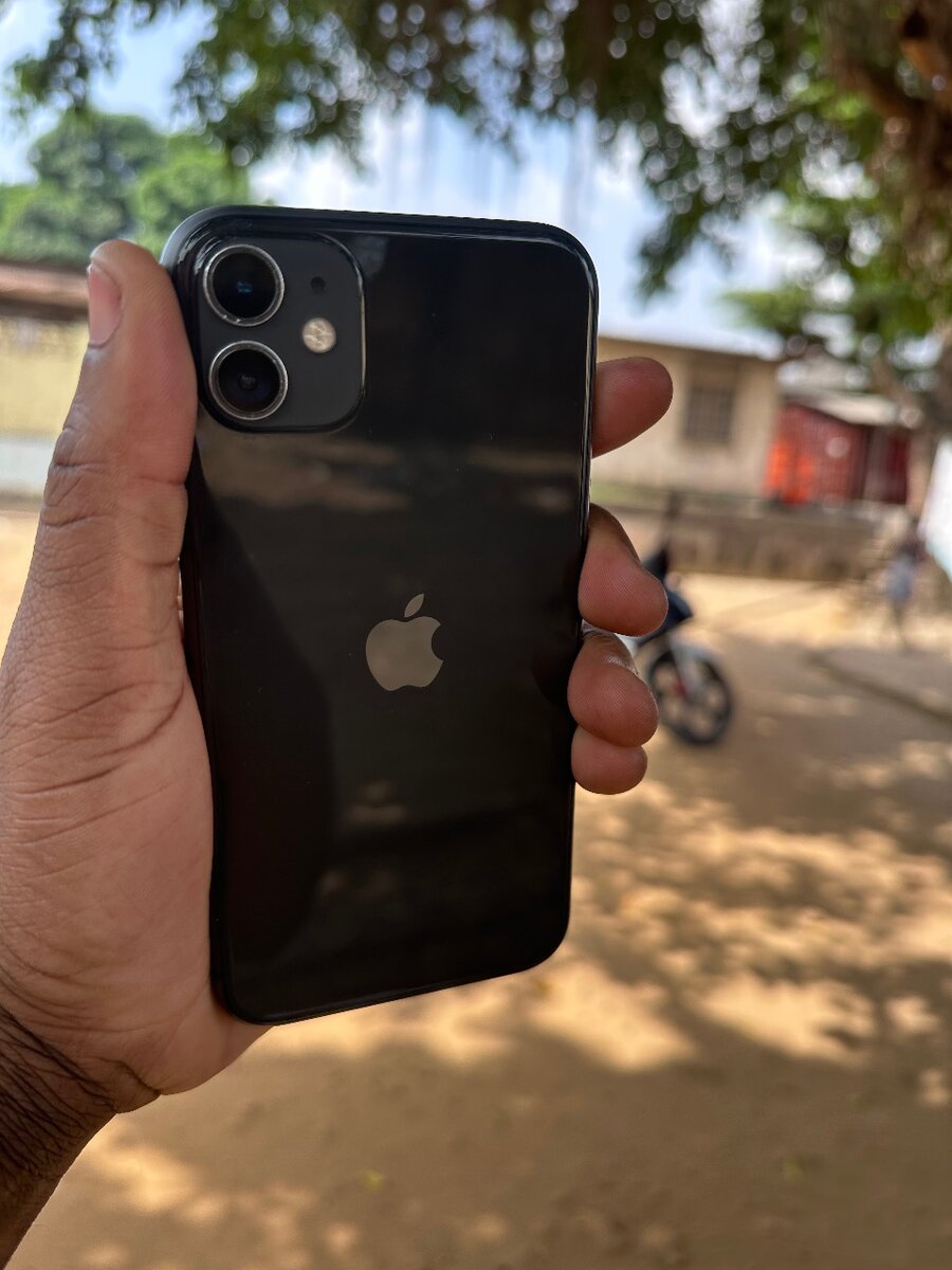 iPhone 11 64G très propre