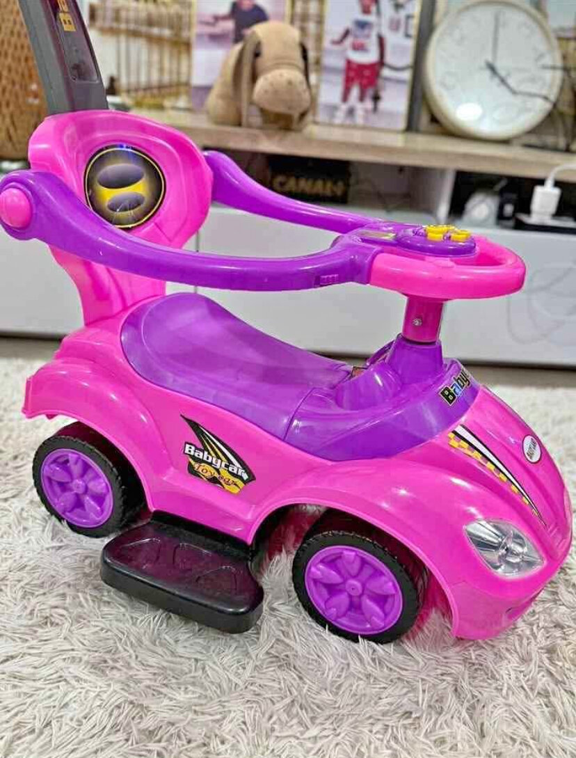 Voiture à pousser bébé rose