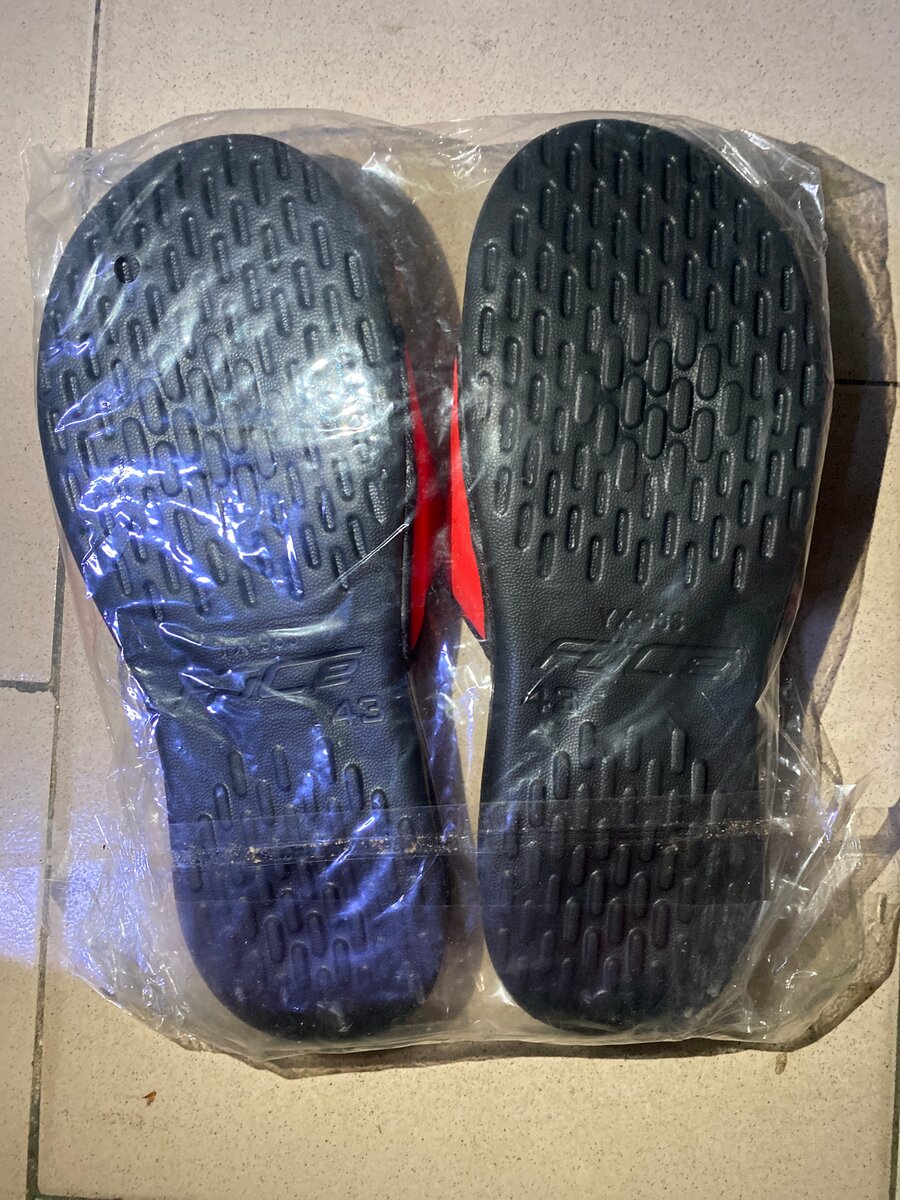 Claquettes rouges confortables