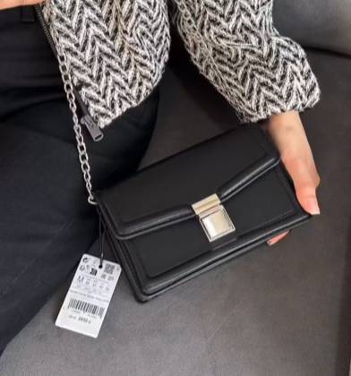 Базовая сумочка от Stradivarius черная