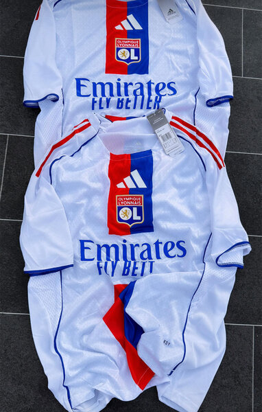 Maillots de football authentiques