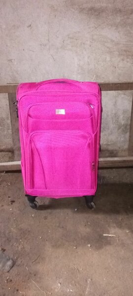 Valise à roulettes rose