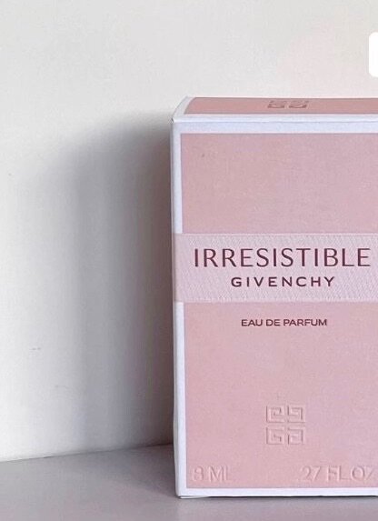 Parfum femmes Givenchy, Armani, Prada