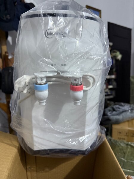 Distributeur d'eau portable compact