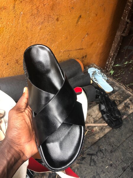 Sandales en cuir noir homme