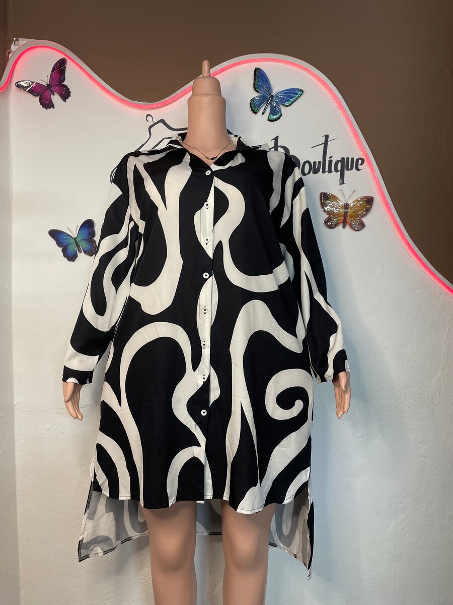 Robe noire et blanche moderne