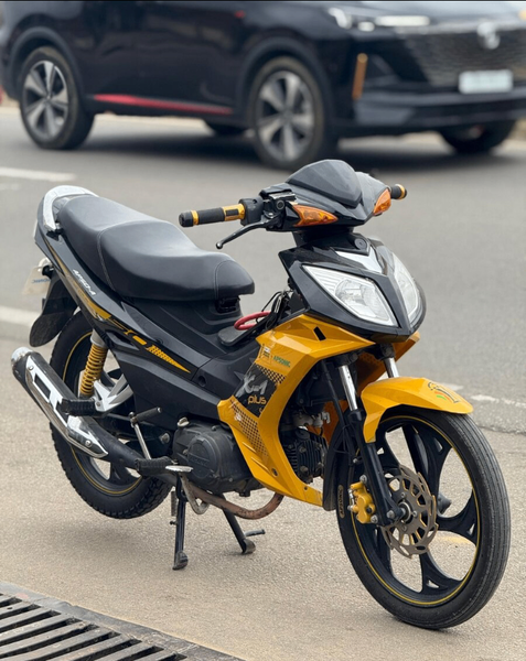 Scooter sportif Apsonic moderne