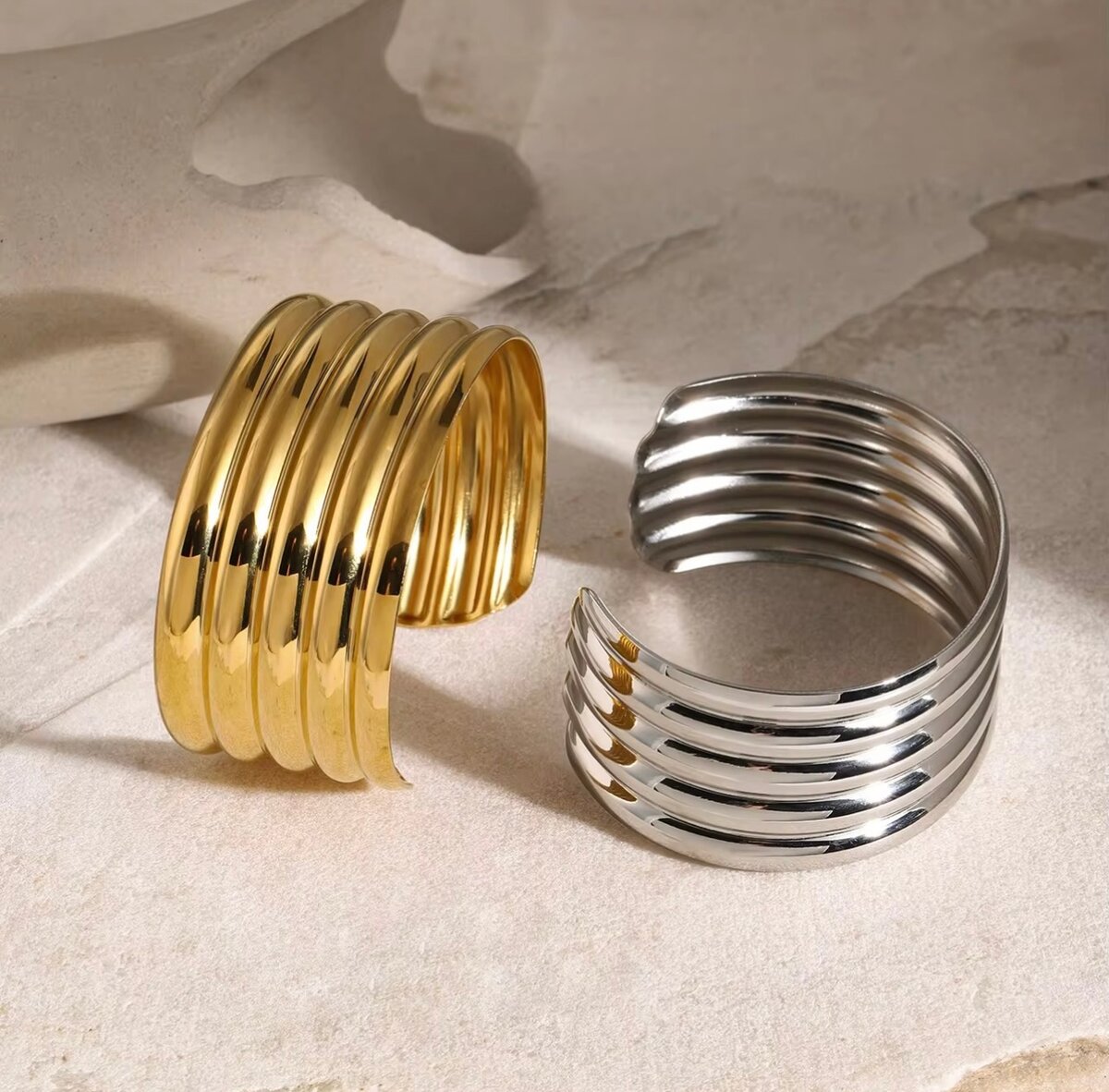 Bracelet large doré