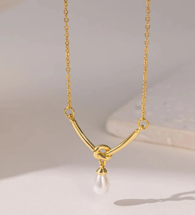 knoted pearl necklace