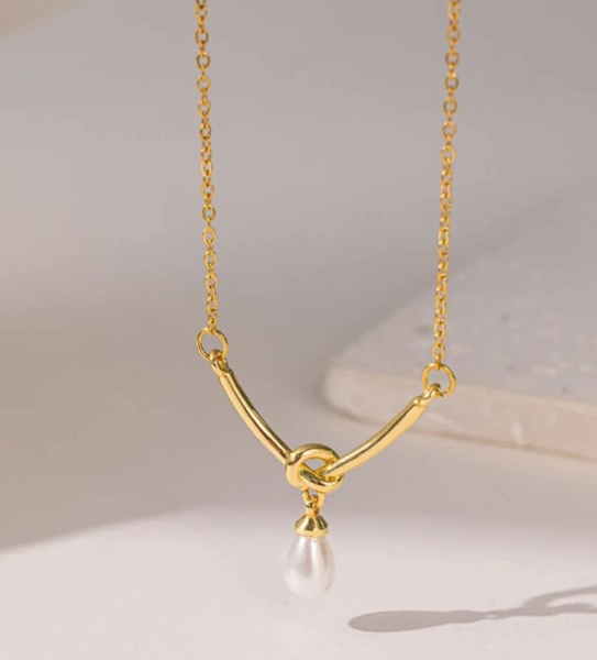 knoted pearl necklace