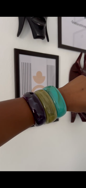 Bracelets en résine colorés