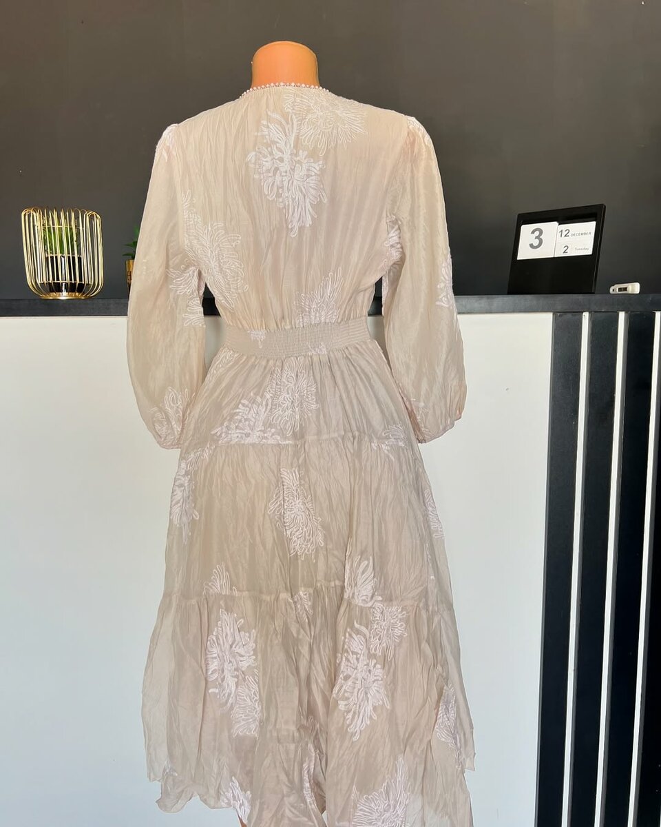  women's beautiful dress Medium-Size 8/10