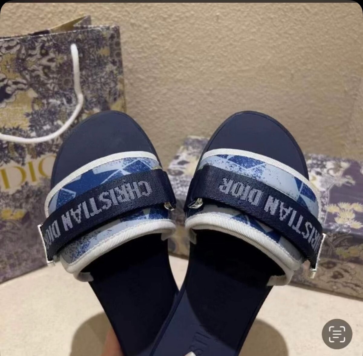 Women slippers
