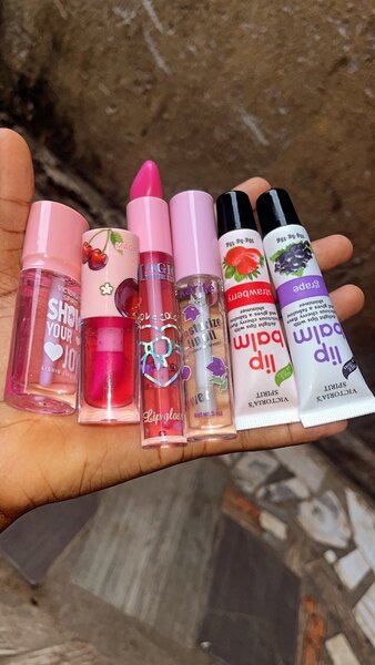 Lot de baumes et gloss à lèvres